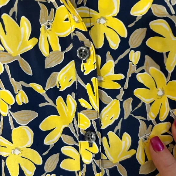 Lands End-NWOT women’s 12 gorgeous no iron floral button down oxford blue/yellow - Picture 3 of 9